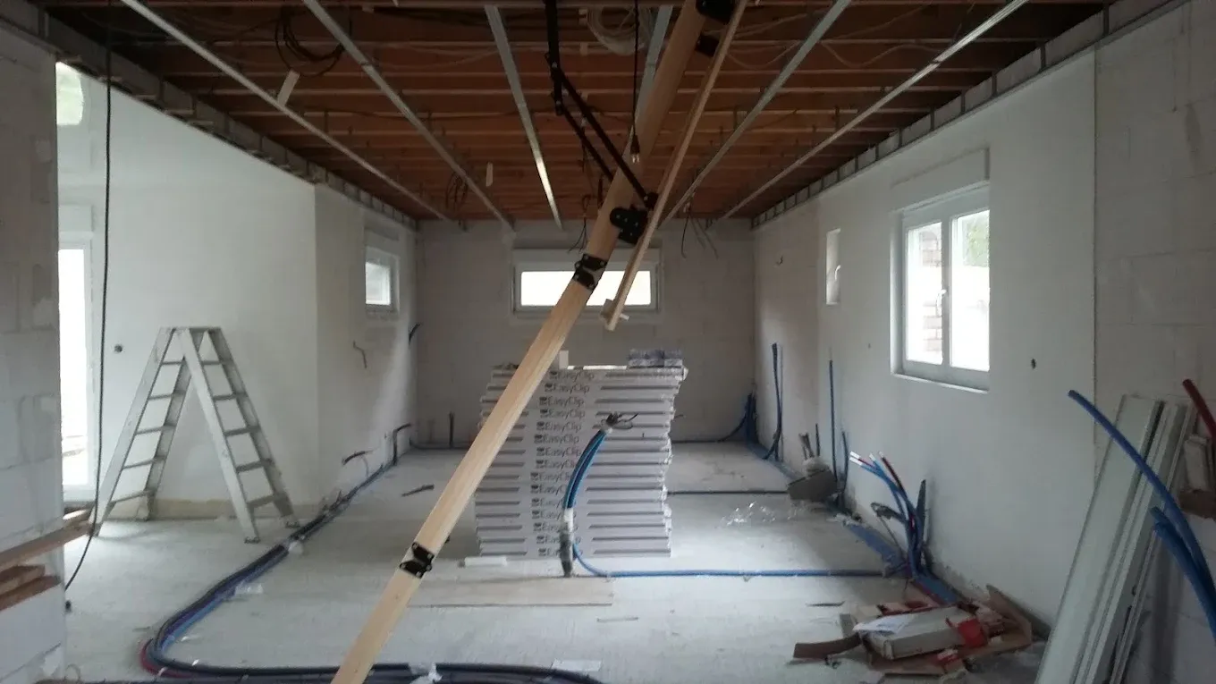 Plafond ouvert pour passer les nouvelles gaines